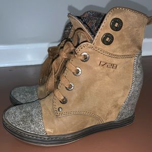 Blowfish booties size 6